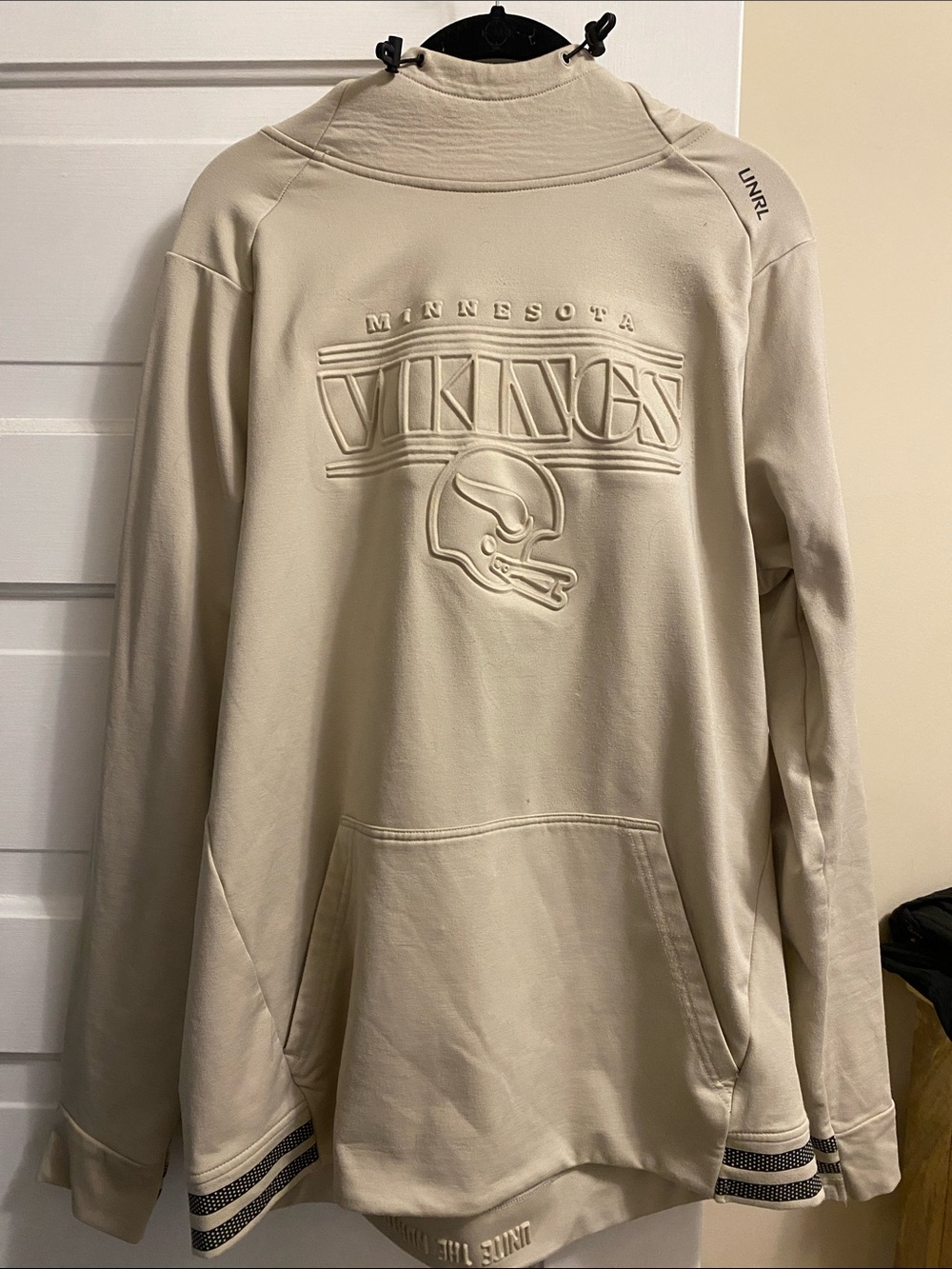 Minnesota Vikings Men’s Cream Pullover Hoodie